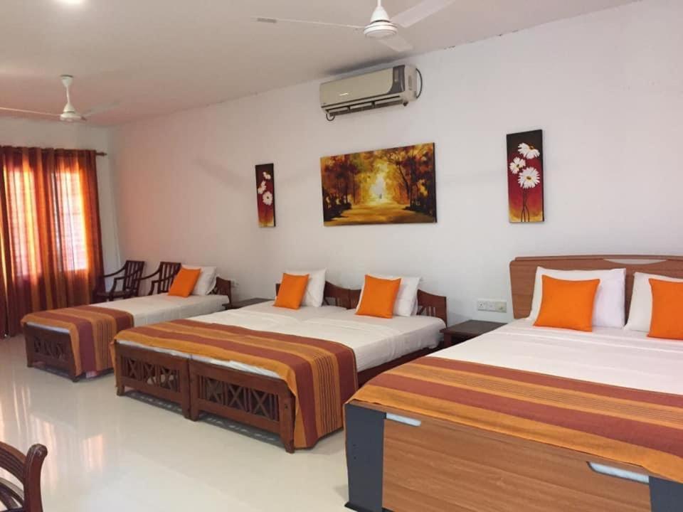 Hotel Sunflower Kataragama Exterior photo