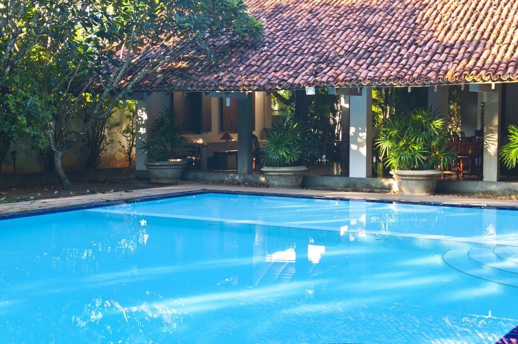Hotel Sunflower Kataragama Exterior photo