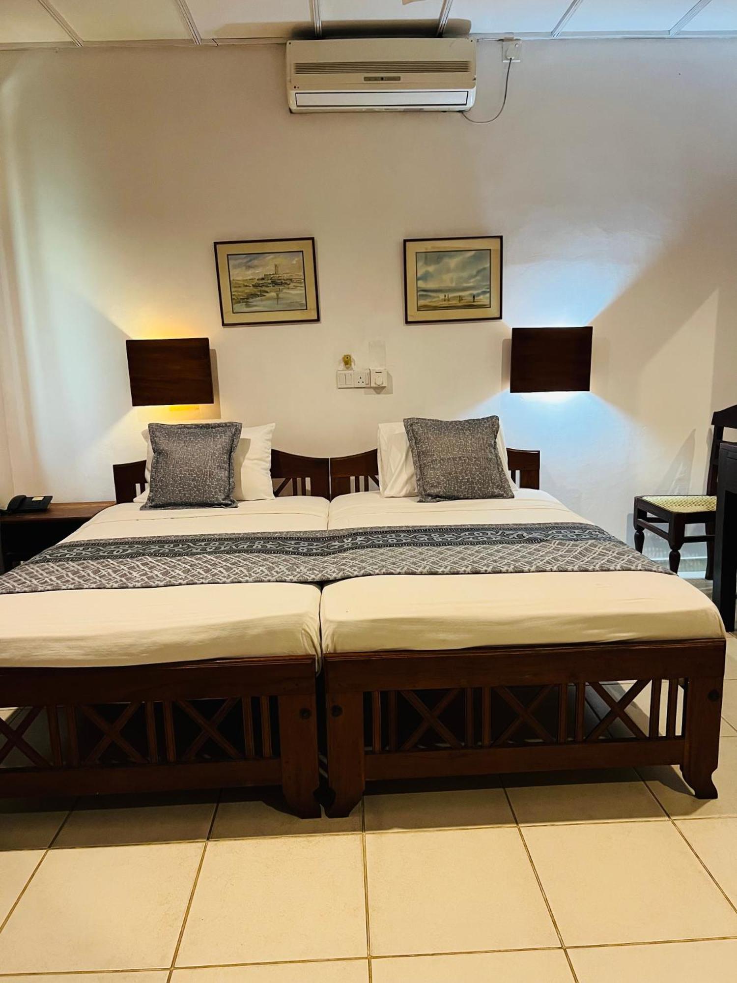 Hotel Sunflower Kataragama Exterior photo