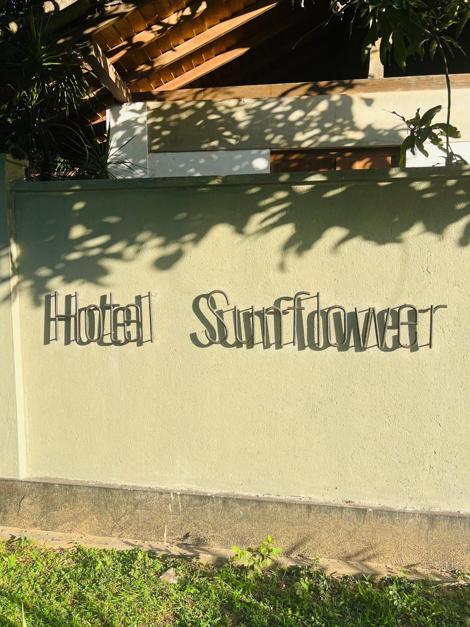 Hotel Sunflower Kataragama Exterior photo