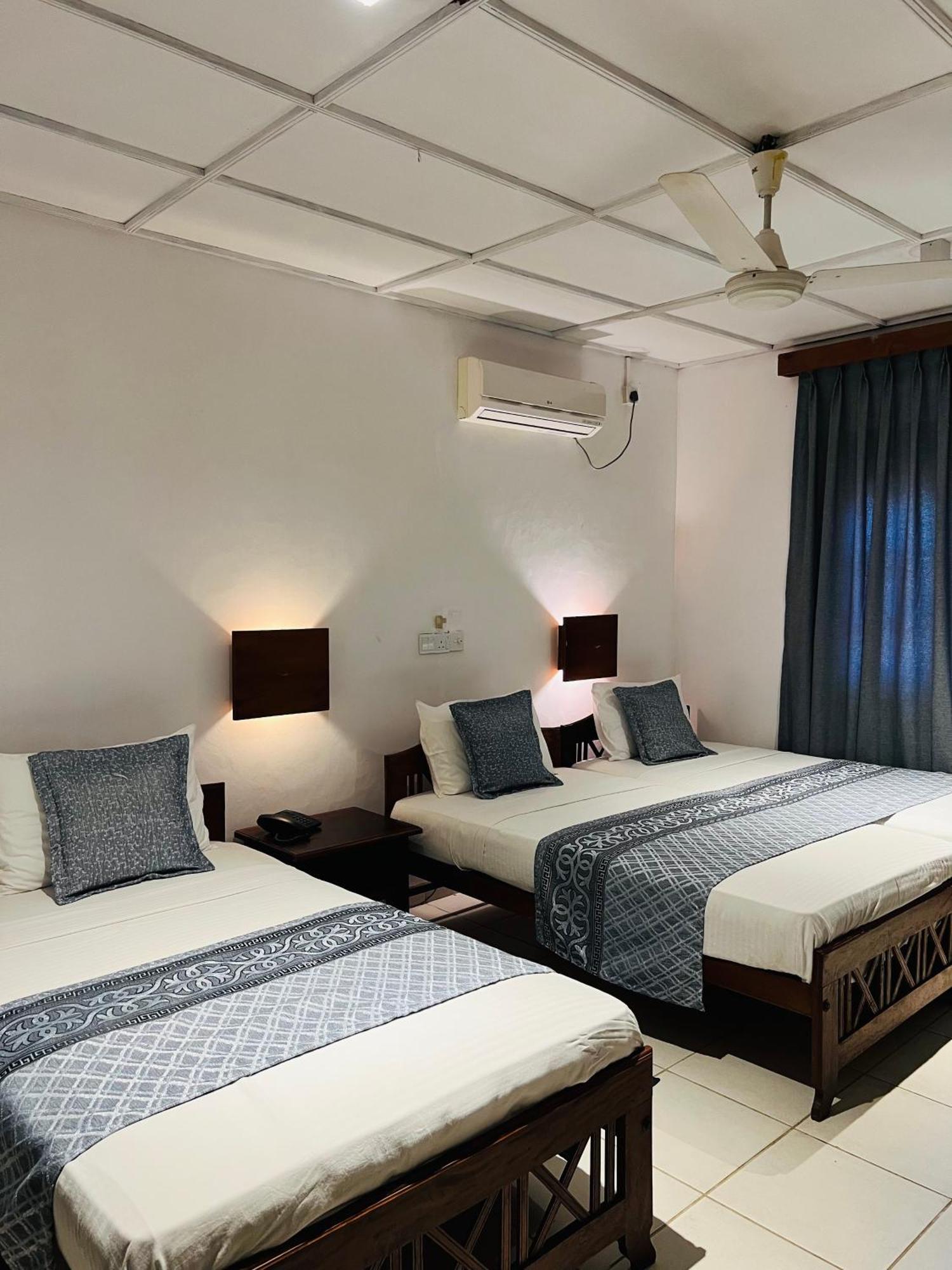 Hotel Sunflower Kataragama Exterior photo