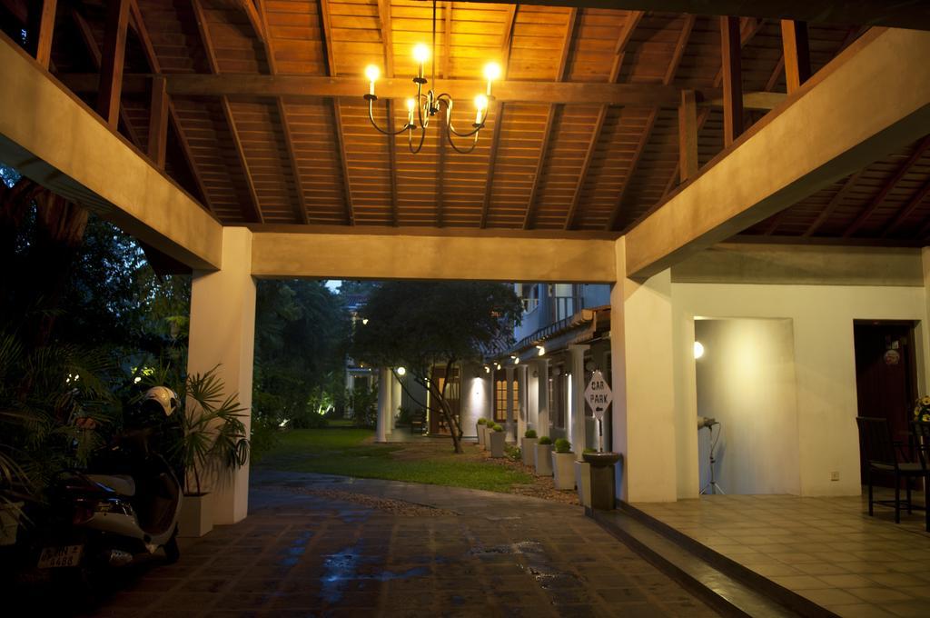 Hotel Sunflower Kataragama Exterior photo