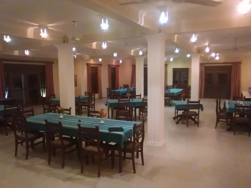 Hotel Sunflower Kataragama Exterior photo