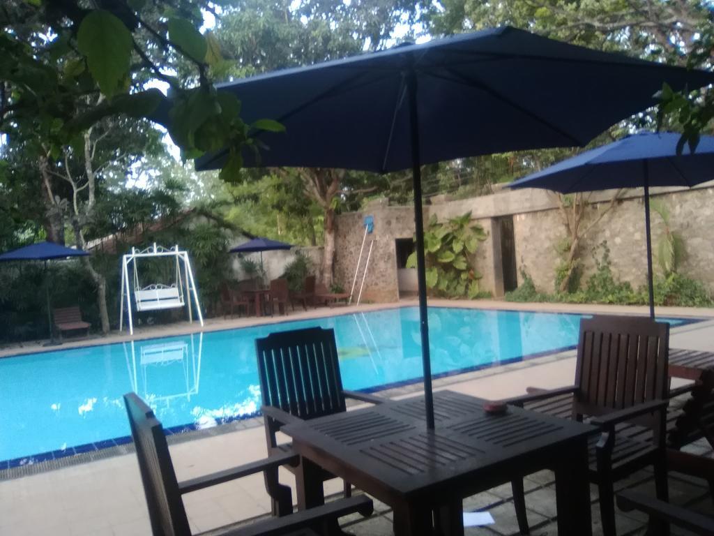 Hotel Sunflower Kataragama Exterior photo