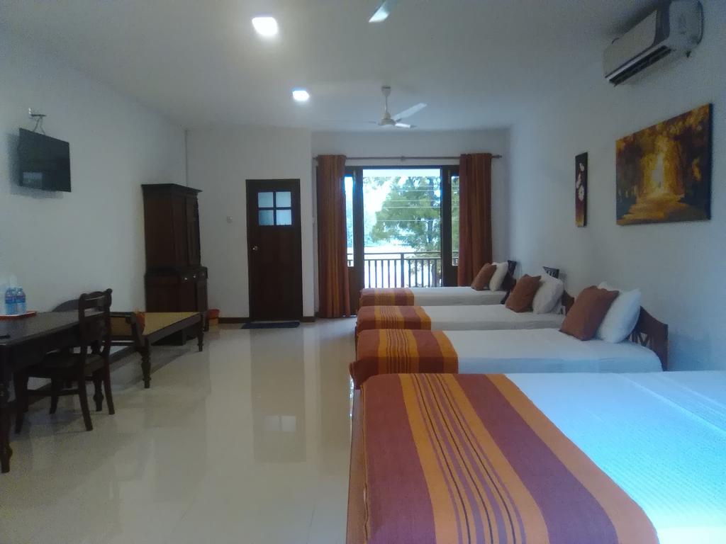 Hotel Sunflower Kataragama Exterior photo
