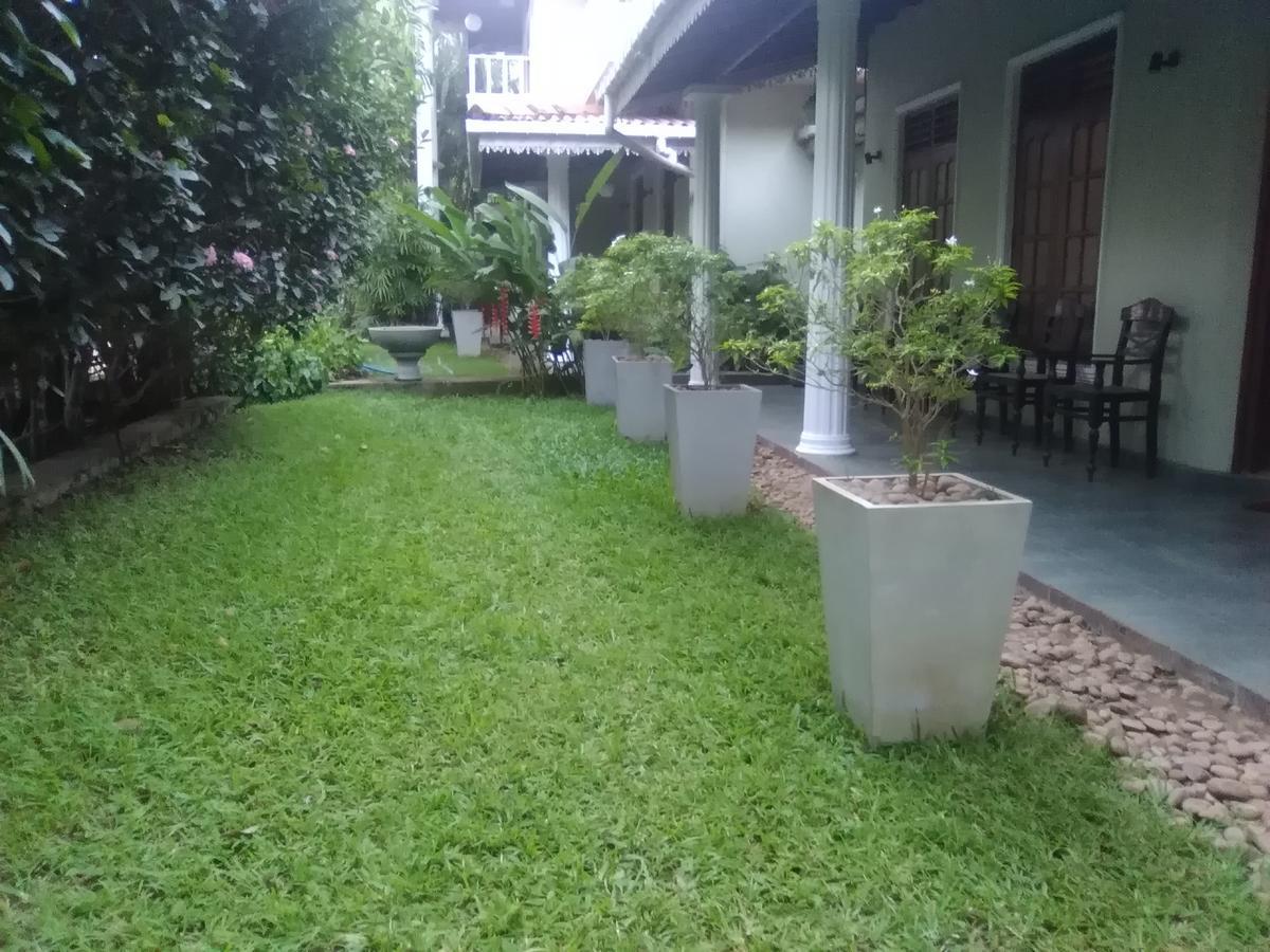 Hotel Sunflower Kataragama Exterior photo