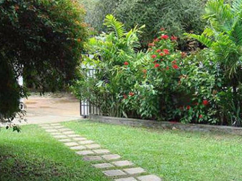 Hotel Sunflower Kataragama Exterior photo