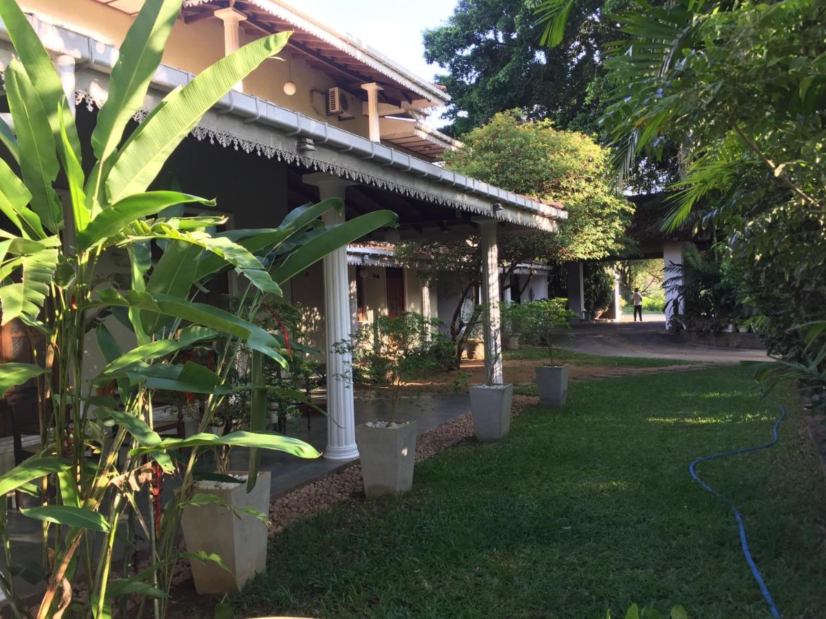 Hotel Sunflower Kataragama Exterior photo