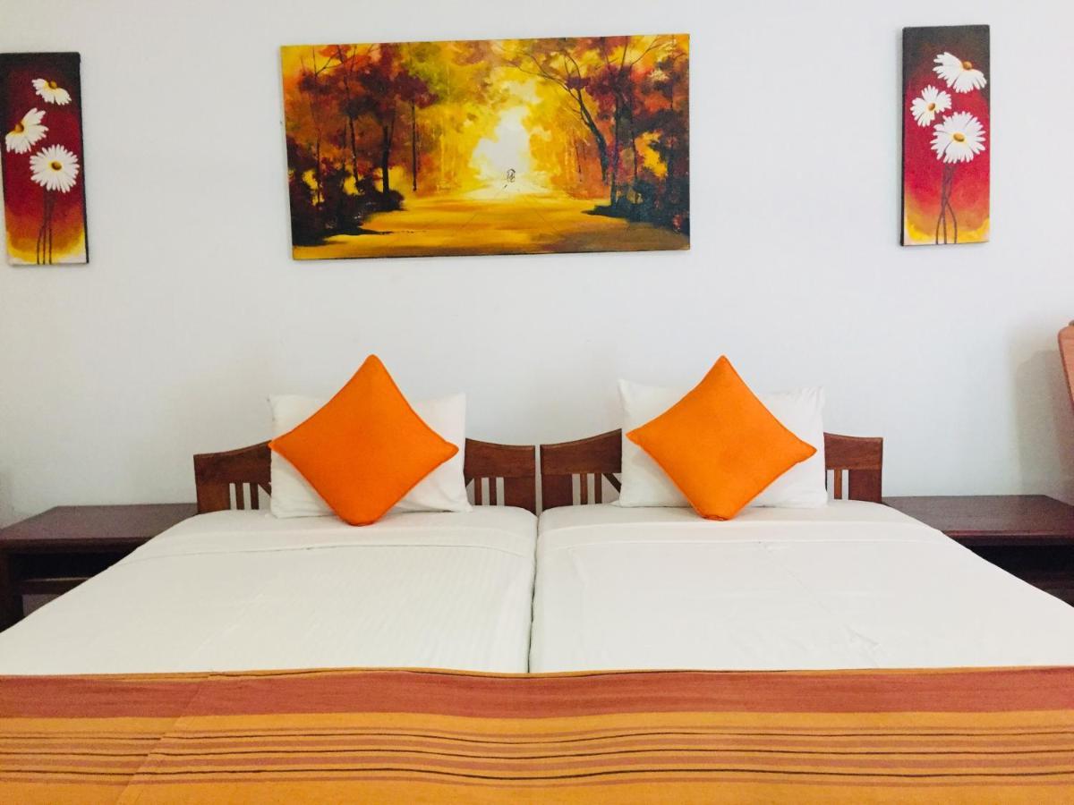 Hotel Sunflower Kataragama Exterior photo
