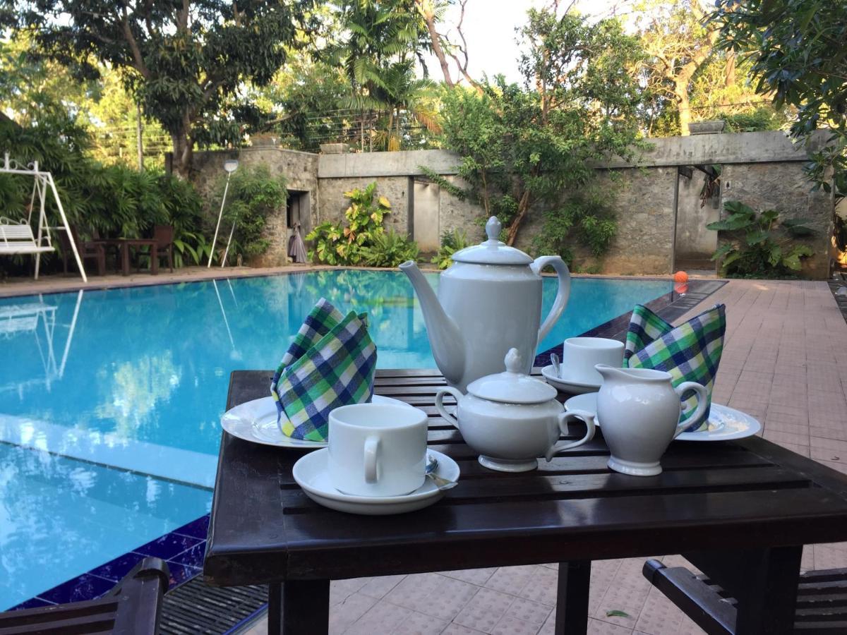 Hotel Sunflower Kataragama Exterior photo