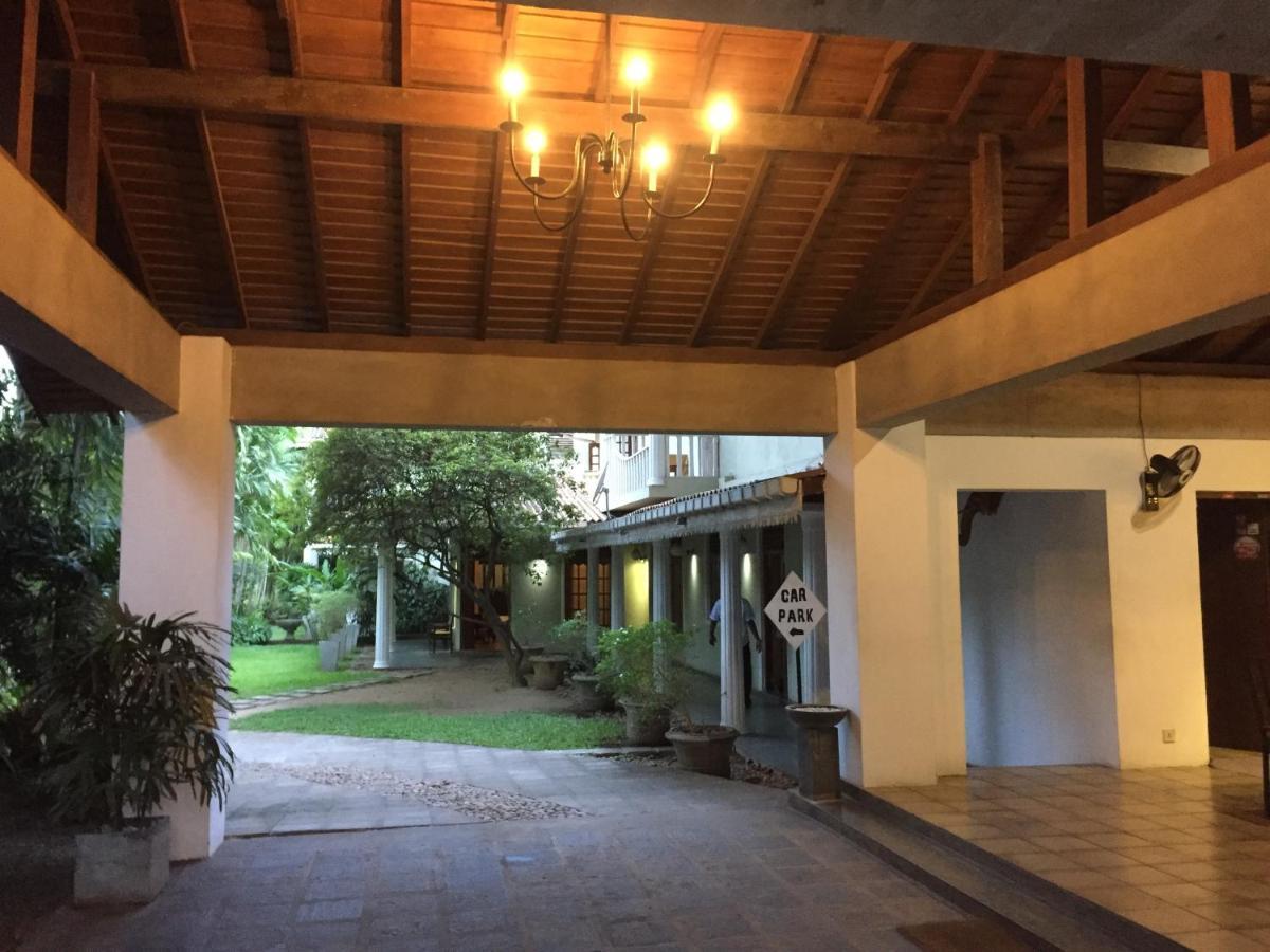 Hotel Sunflower Kataragama Exterior photo